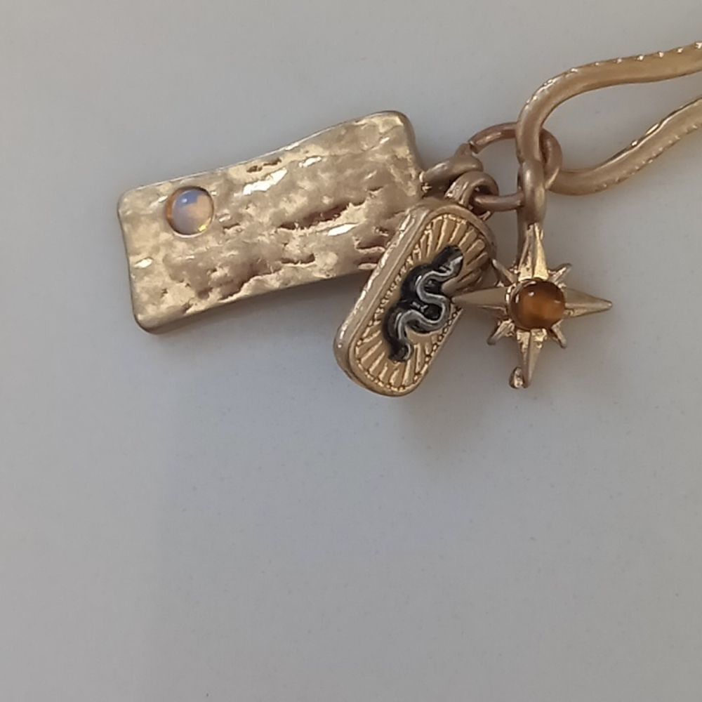 Universal thread necklace - Picture 6 of 6